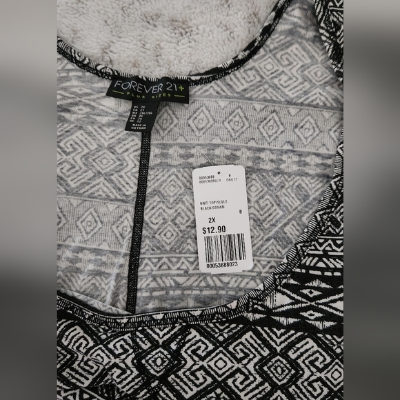 NWT! FOREVER 21 TANK TOP ! - Picture 3 of 4